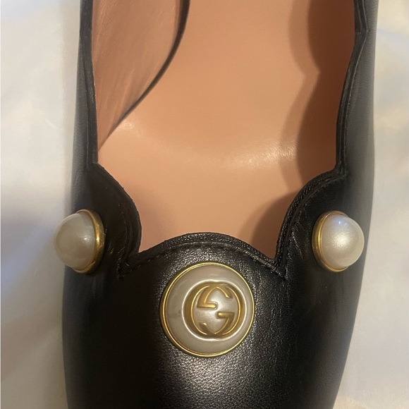 NWOT Gucci Black Scalloped Leather Willow Pearl Embellished Block heel Pumps - Picture 5 of 15